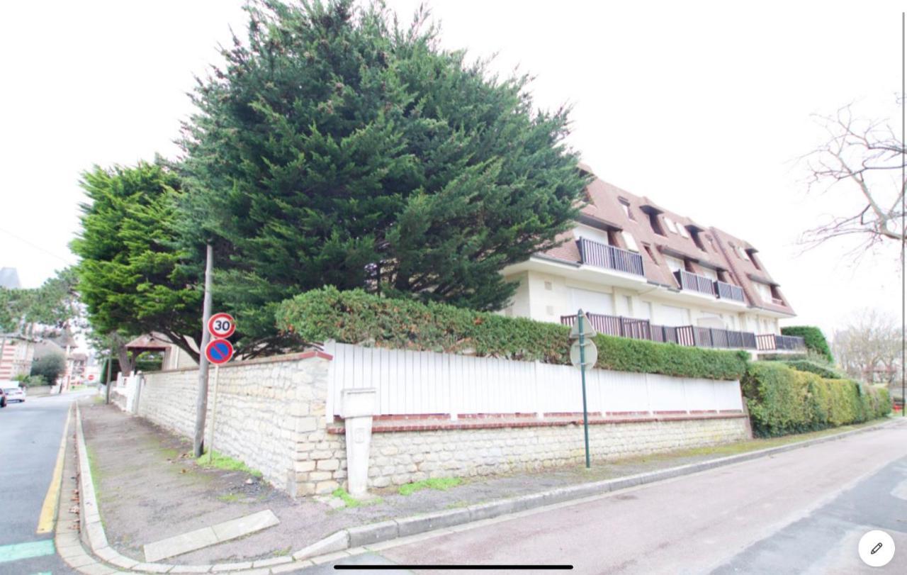 Joli Studio ☆ 100M De La Mer Et Du Centre Ville ☆ Cabourg Exteriör bild